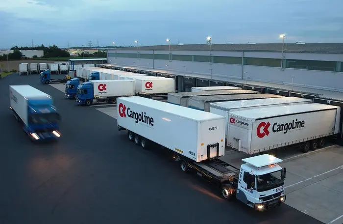 Lkw-am-Abend-3.webp